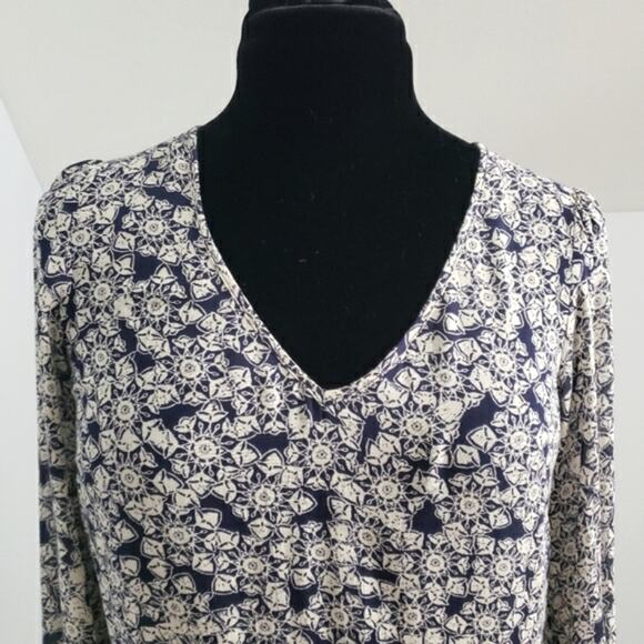 Lucky Brand Blue and White Long Sleeve V Neck Side Tie Blouson Top Small - Picture 6 of 12